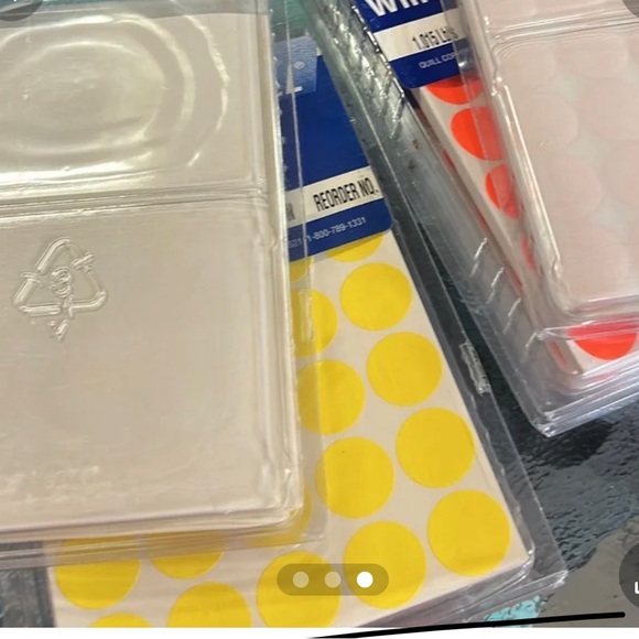 Avery/Staples Color coding Stickers 3/4” - Picture 2 of 4